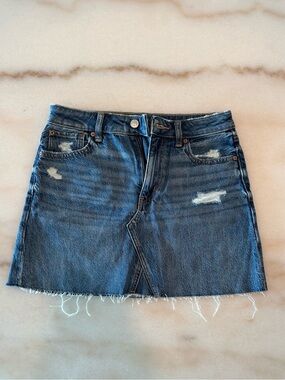 American Eagle Distressed Denim Mini Skirt Size 2